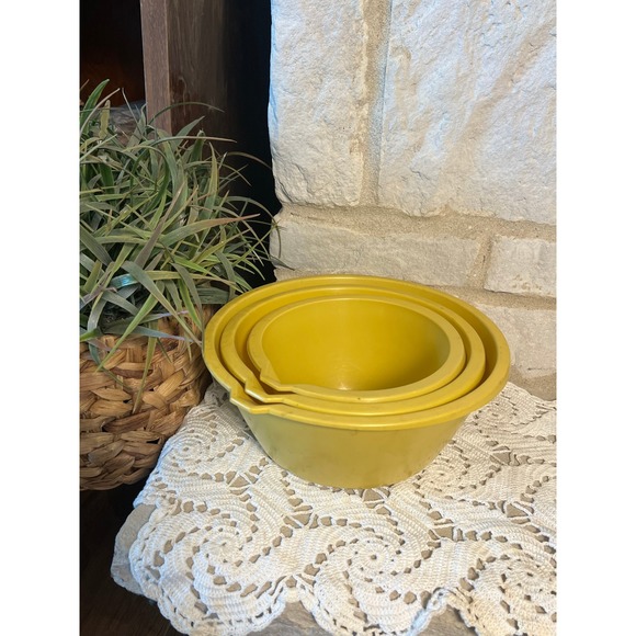 Tupperware Other - Vintage Nesting Mixing Bowl Set 3pc Harvest Gold Yellow Pour Spout